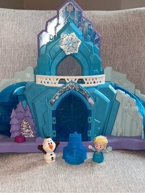 Fisher-Price Disney Frozen Castle Playset with Elsa and Olaf Figures